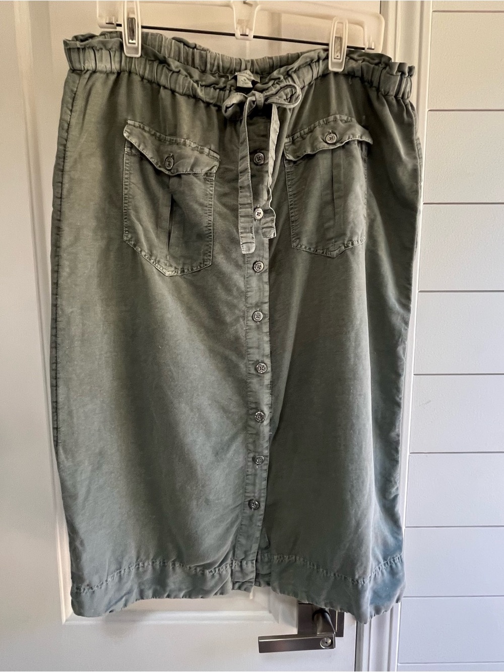 Sundance Linen Blend Utility Midi
Skirt Sage Green Button Front
Pocket SZ M